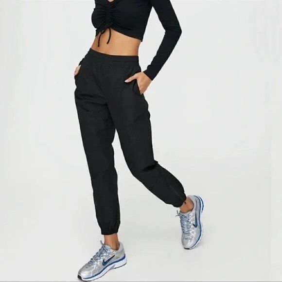 Aritzia TNA Black The Rush Windbreaker Jogger Pants - Picture 1 of 8